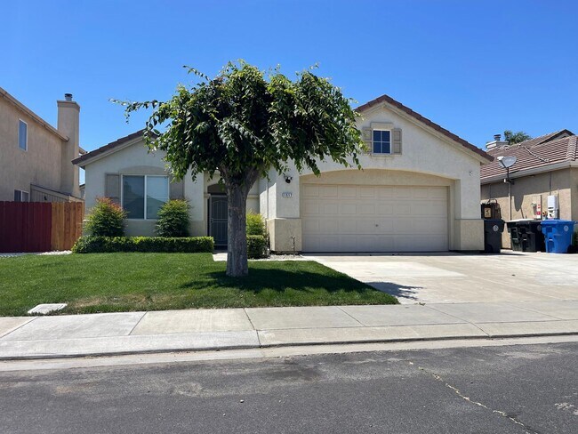 Primary Photo - Ideal 4br/2ba single story with chefs kitchen
