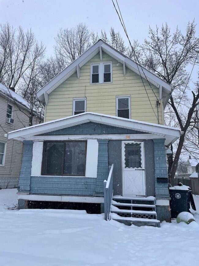 Building Photo - Four bedroom one bathroom home for rent