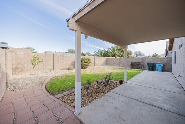 Building Photo - 10864 W Devonshire Ave