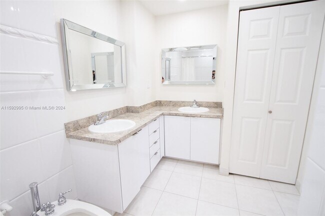 Building Photo - 3725 S Ocean Dr