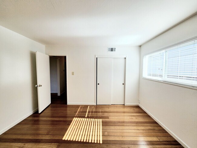 Building Photo - 3 bedroom home in San Mateo
