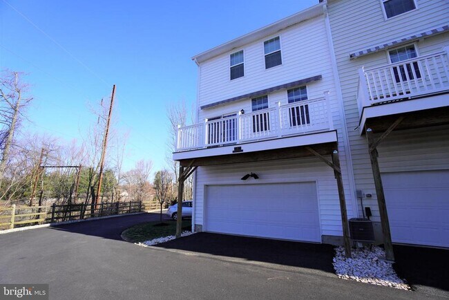 Building Photo - 13 Jessop Ln