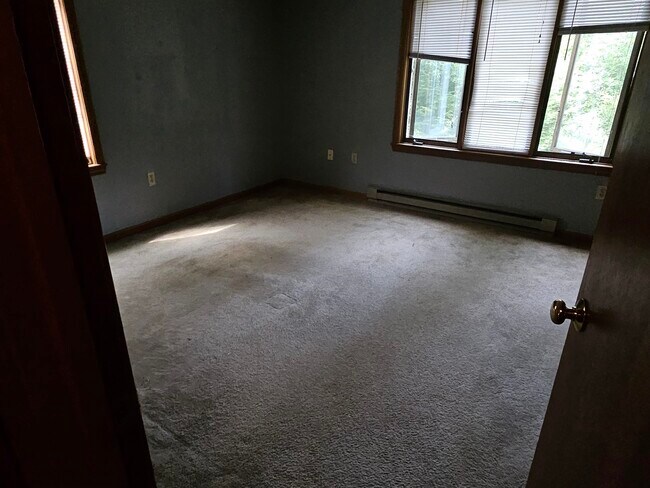 Building Photo - 11 Birch Bend Dr