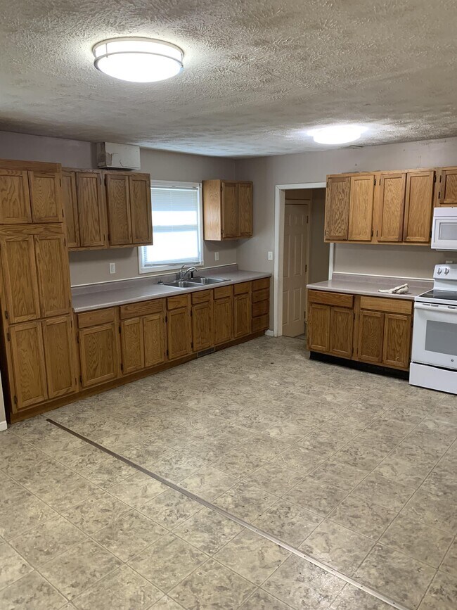 Building Photo - 4239 Redick Ave