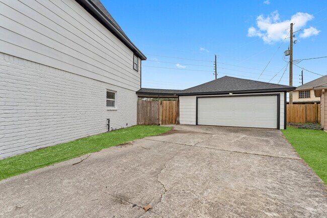 Building Photo - 12302 Gaylawood Dr