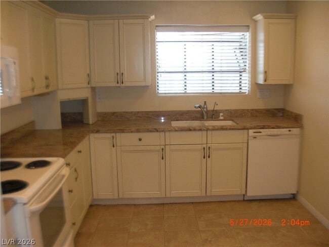 Building Photo - 1112 Tam O Shanter