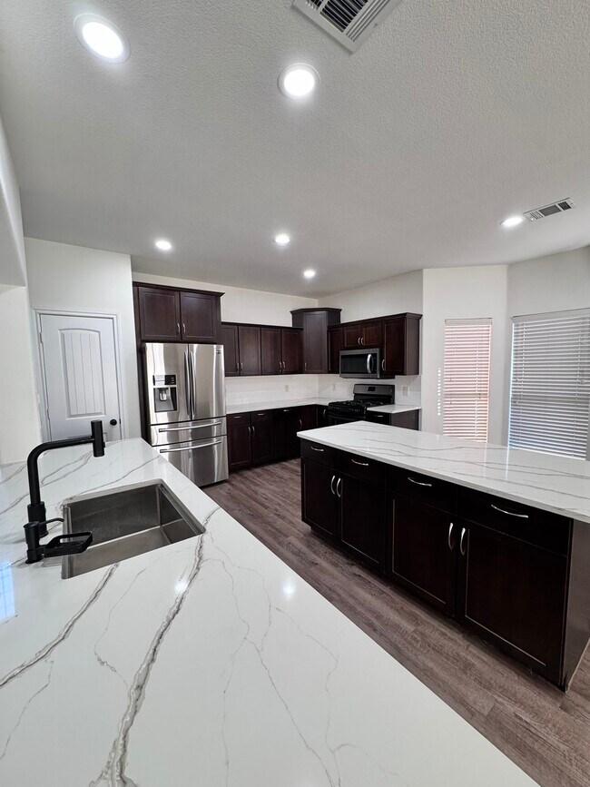 Building Photo - 15833 Bent Rose Way