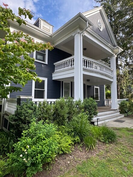 Building Photo - 161 Highland Ave
