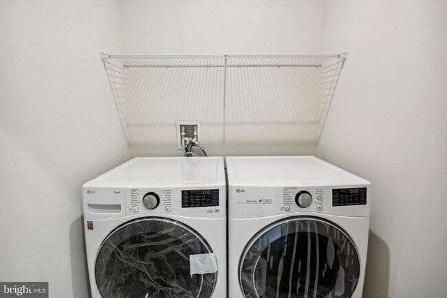 Building Photo - 19753 Grn Vlg Dr