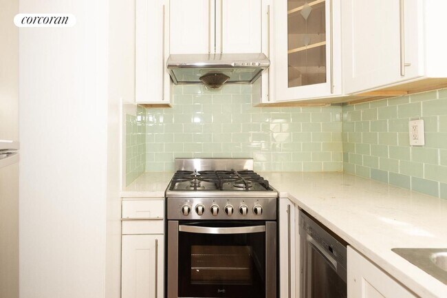 Building Photo - 67 W 107th St