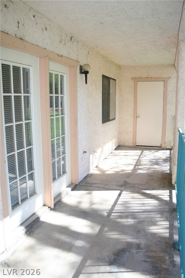 Building Photo - 2894 Lilac Ct