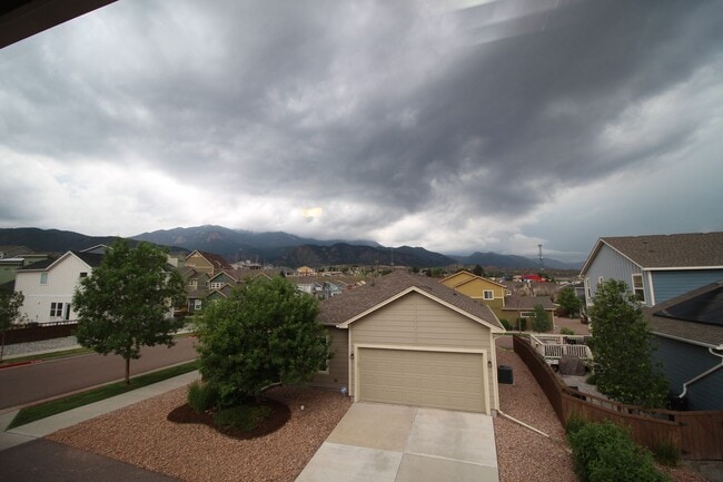 Building Photo - Beautiful 3bdrm 3bath home in Gold Hill Mesa