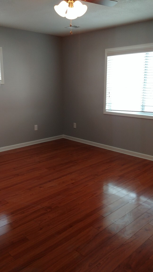 Livingroom - 130 E Vienna St