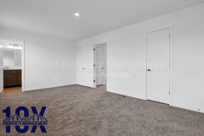 Building Photo - 3246 Mackinac Dr