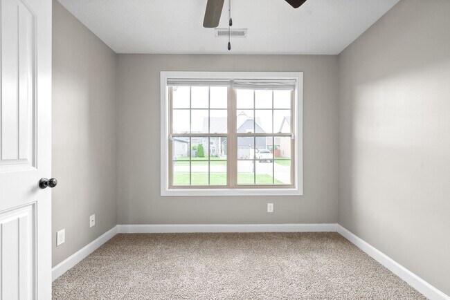 Building Photo - Pet Friendly Three Bedroom with Bonus!