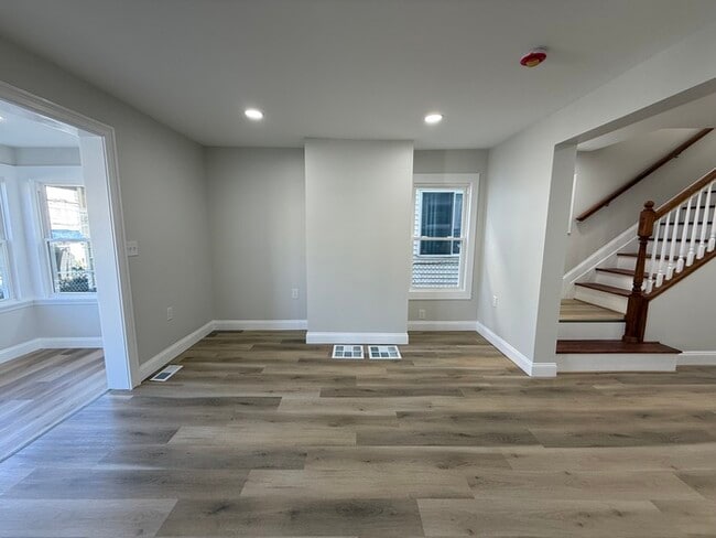 Building Photo - 73 E Jersey St