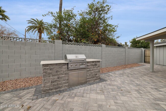 Building Photo - 1216 W Rovey Ave