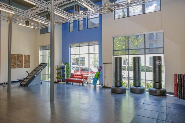 Building Photo - 3001 Esperanza Crossing