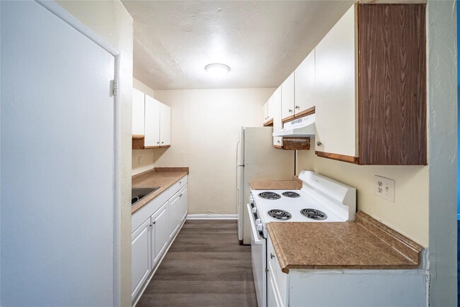 Building Photo - 420 NE 1st Ave.