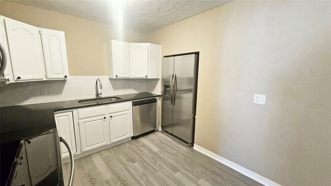 Building Photo - 4110 SE 11th St