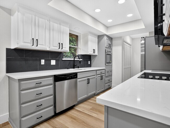 Building Photo - 1109 Wood Creek Cir
