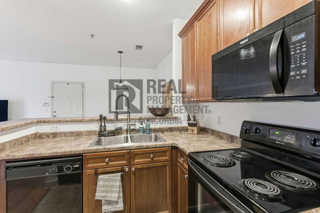 Building Photo - 7223 Althorp Way