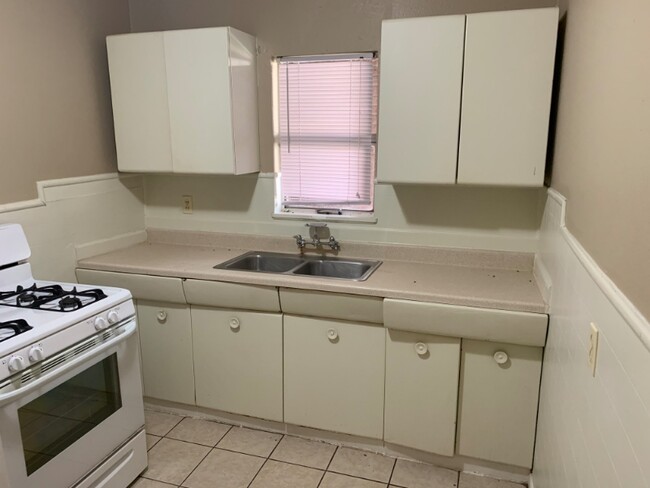 Building Photo - 3701 Sleeper Ave