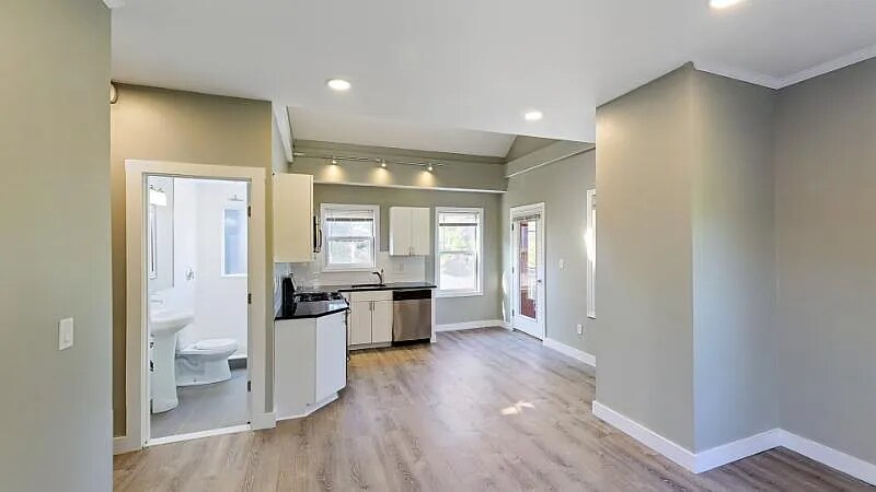 Building Photo - 17 Ashley St