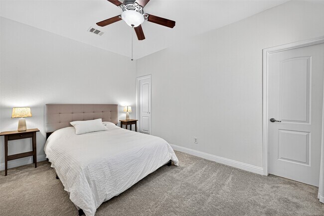 Building Photo - 122 Lindenberry Cir