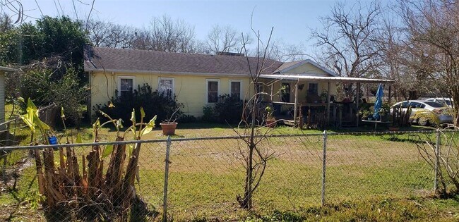 Building Photo - 3901 McKinney Dr