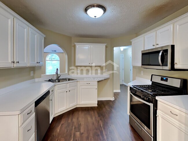 Building Photo - 4810 Lake Park Ter