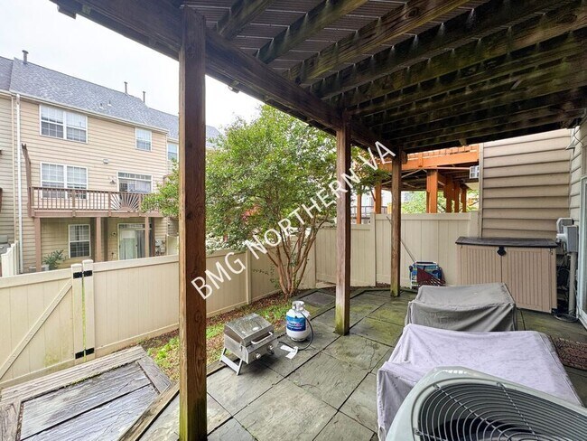 Building Photo - 13363 Colchester Ferry Pl
