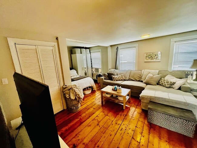 Building Photo - 38 Mystic St