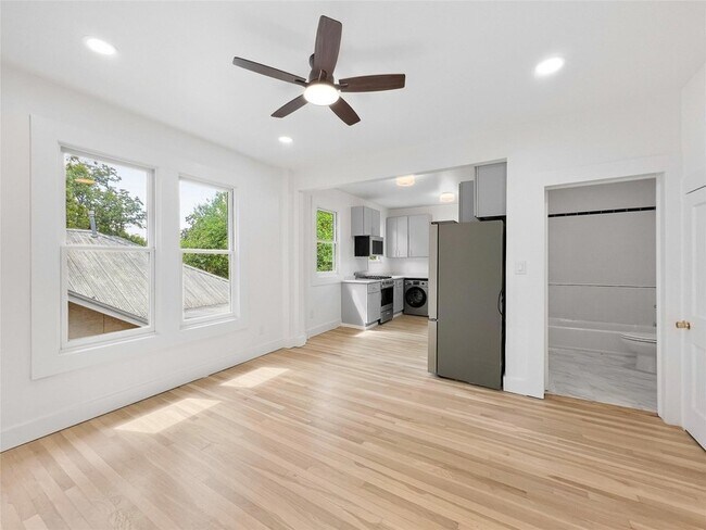 Building Photo - 4014 Avenue D