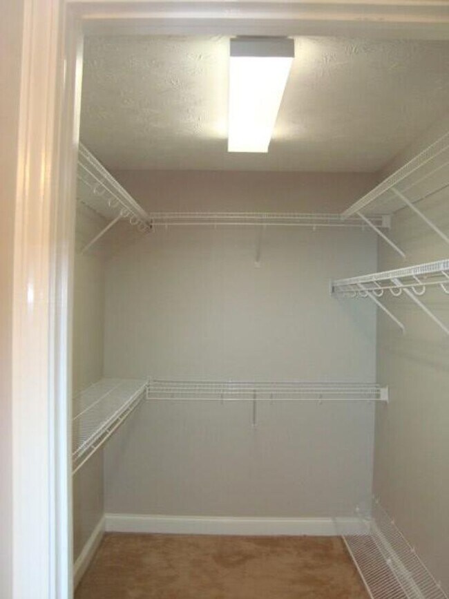 Building Photo - 402 Lee Rd 2138