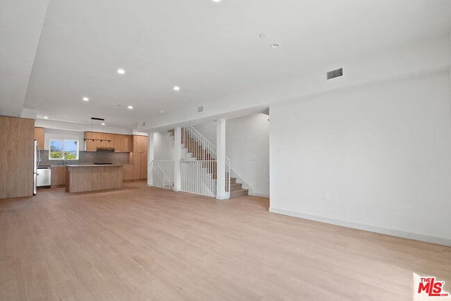 Building Photo - 2523 S Orange Dr
