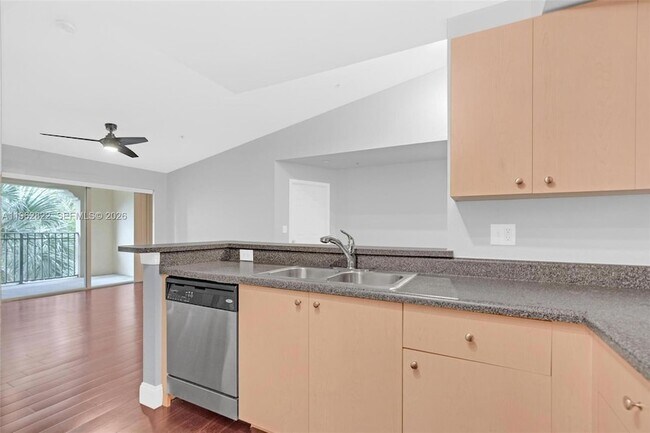 Building Photo - 2586 Centergate Dr