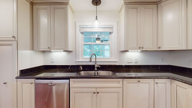 Building Photo - 202 Tidewater Dr