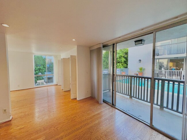 Building Photo - 1134 Alta Loma Rd