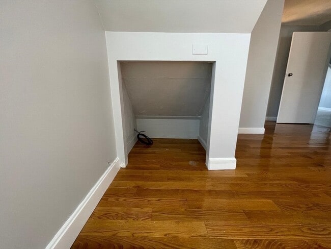 Building Photo - 27 Argyle St