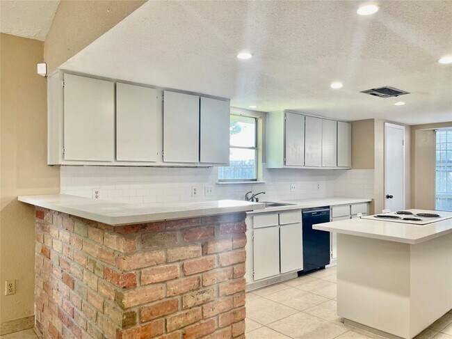 Building Photo - 22615 Indian Knoll Dr