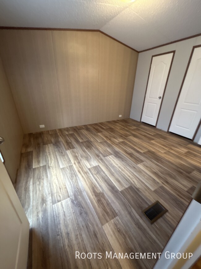 Building Photo - Eastern Villa Mhp