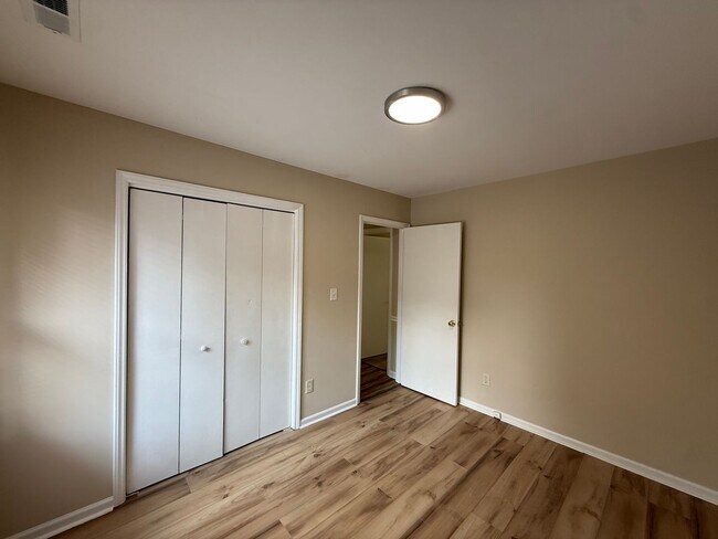 Building Photo - 4720 Matt Dr