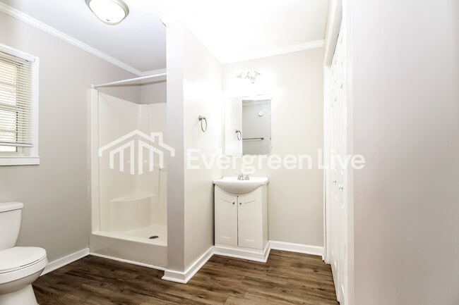 Building Photo - 106 Whitener Ave