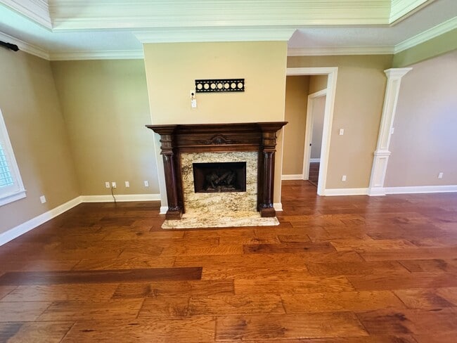 Building Photo - 4155 Pinehurst Dr