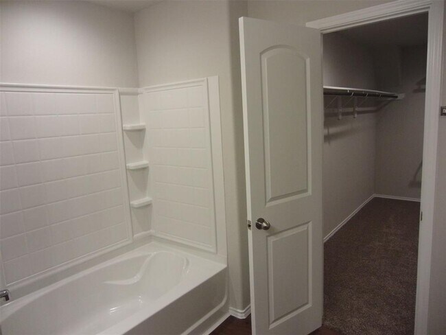 Building Photo - 5522 Mesquite Oaks Trail
