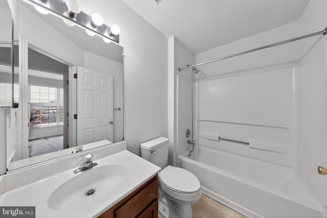 Building Photo - 409 Feather Dr