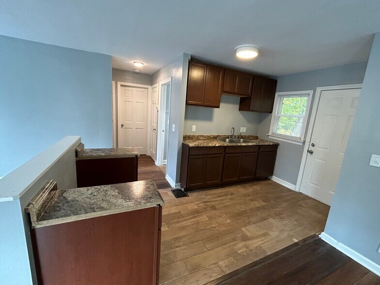 Building Photo - 3923 Millersville Dr