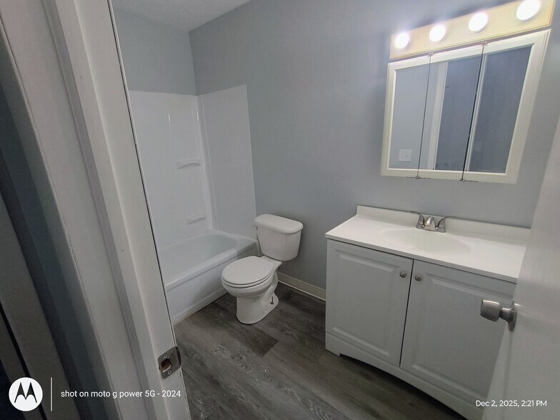 Bathroom view - 5240 Emil Ave SW