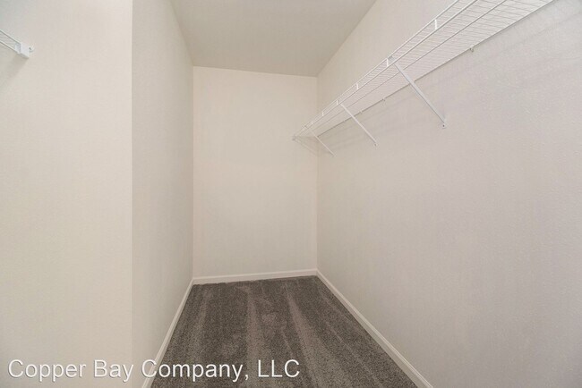 Building Photo - 4 br, 2.5 bath House - 4428 Bronson Boulevard